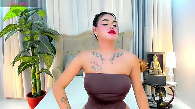 MochaliciousTransOnTop webcam