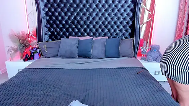 rebecca_diamond - Rebecca_Diamond's free webcam - UK Sex Cams