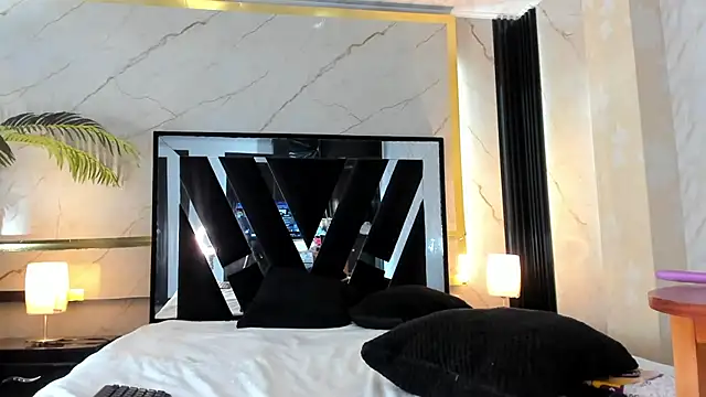 VictoriaKyros webcam