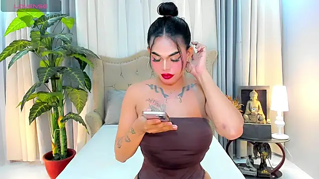 webcam striptease MochaliciousTransOnTop