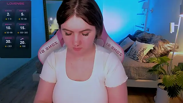 lovelyy_julia - Lovelyy_julia's free webcam