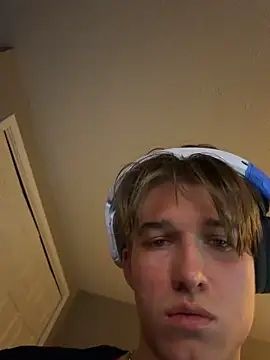 CollegeBull19 Live Webcam on Stripchat