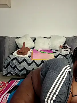 Webcam Model (ThickianaRider) is live