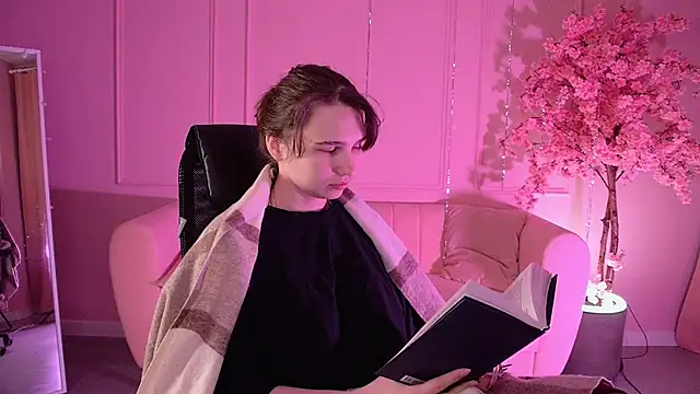 tessamill (F young) - I'll play with my top.