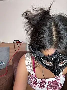 Webcam Model (raavigirl) is live