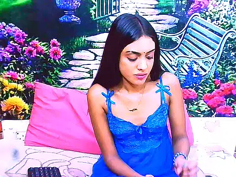 IndianPretty14u2Luv webcam