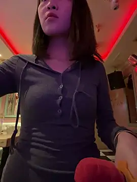 美女littleqiu在线直播