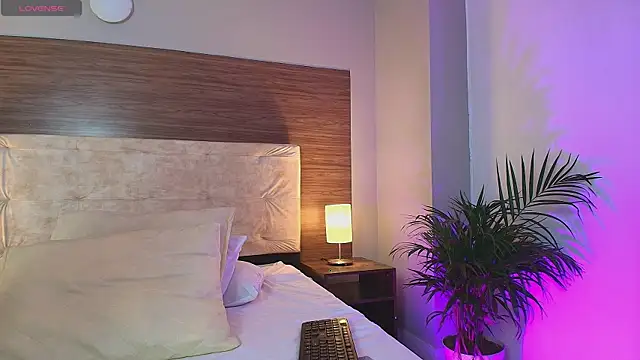 CamilaVelour - Stripchat Cam Model