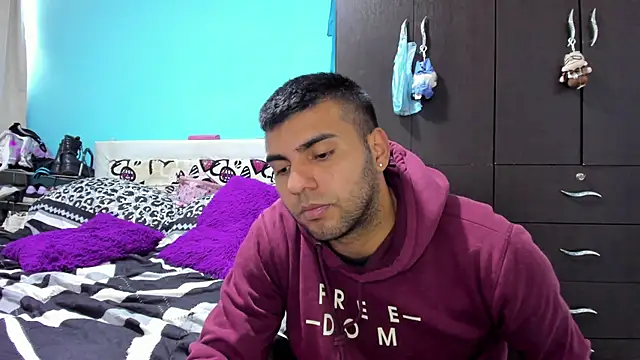 LazyandSniffer28 webcam