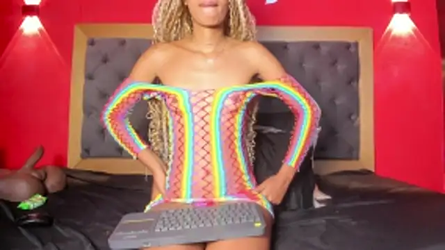 yayahilton - YayaHilton's free webcam - UK Sex Cams