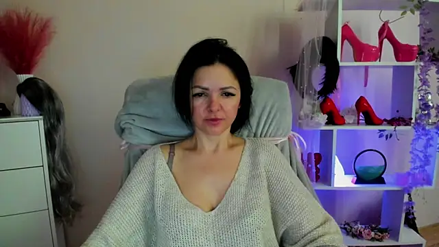 mollybloom40 - Mollybloom40's free webcam - UK Sex Cams