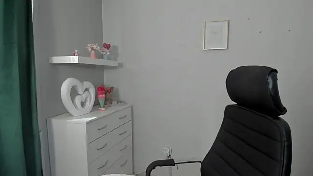 adelesolo - AdeleSolo's free webcam - UK Sex Cams