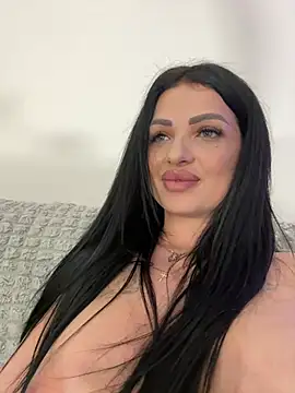 Webcam Model (IrisRossie)  is live.Free join now!