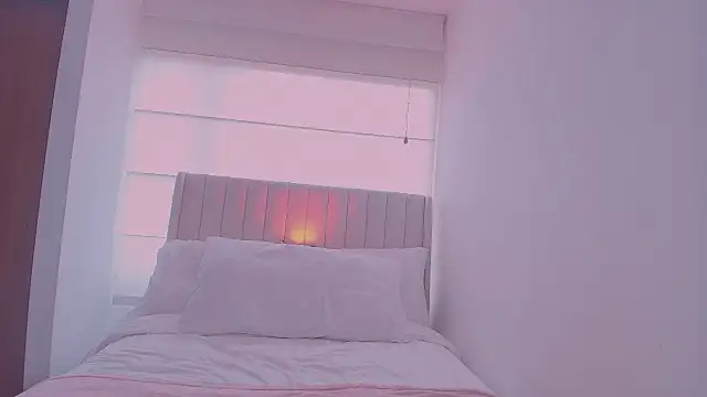 ArianaReynoldss webcam