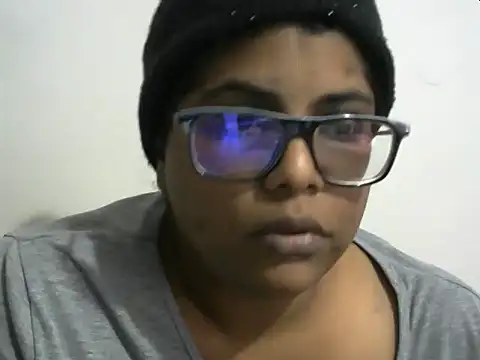 Sultryindianx100 webcam