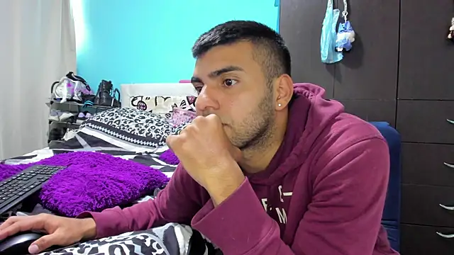 LazyandSniffer28 webcam