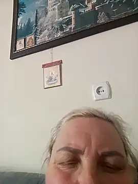 AureliaSky598 webcam