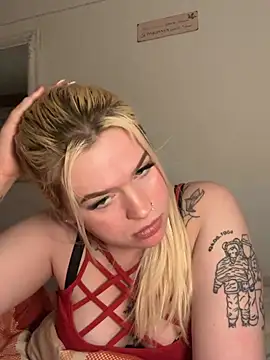 BlondeChaya webcam