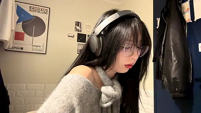 LeonoreCriger webcam