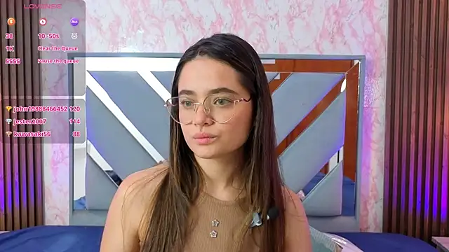 LittleeSara18 webcam