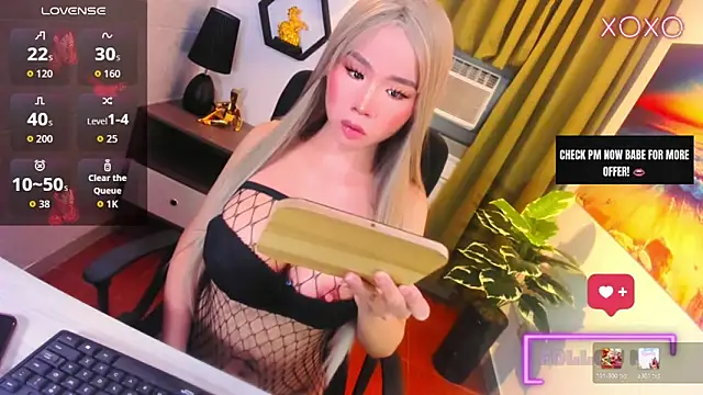 xBigSurpriseLorainex webcam