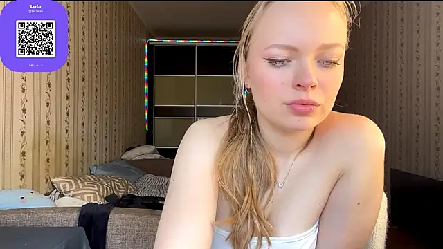 LolaZola webcam