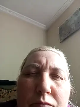 AureliaSky598 webcam