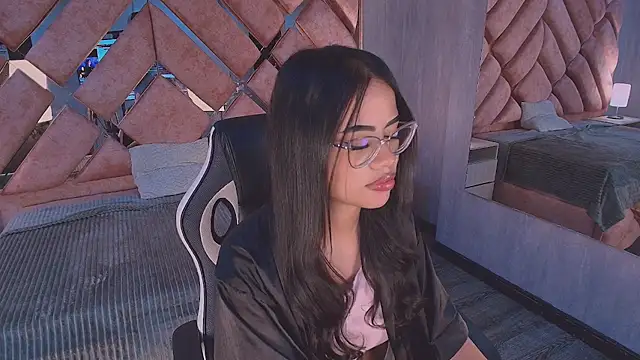 Susan_Voltaire webcam