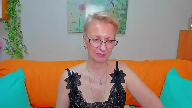 iamyourdream89 (F mature) - Controlling my toy