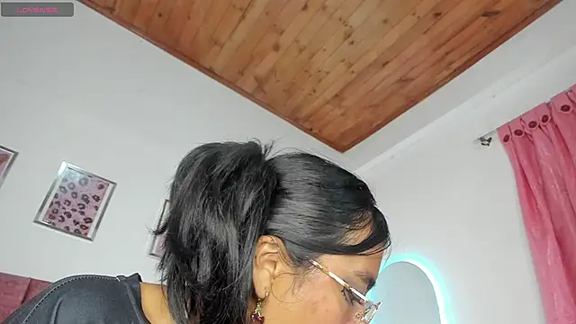luna_velveth webcam