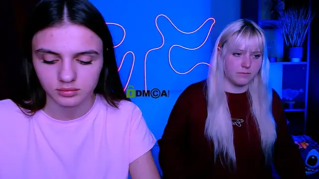 lisa_dark_ (G teen) - play tits