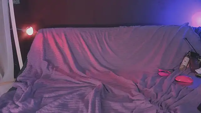 juby_yuby's Stripchat show and profile