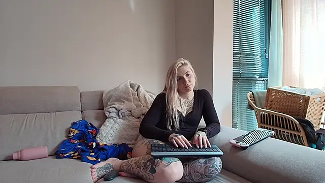 tattoobbgirl webcam