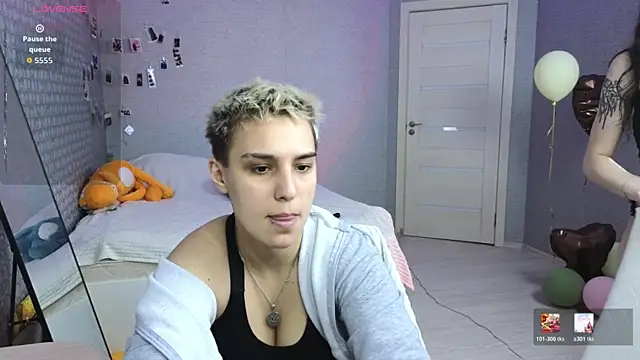 LuxuryLoverss webcam