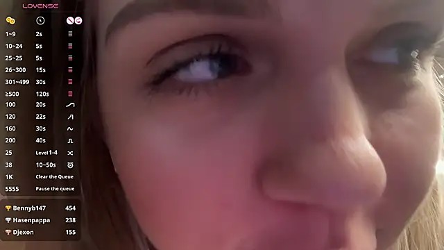 AlexaDeviliciouss webcam