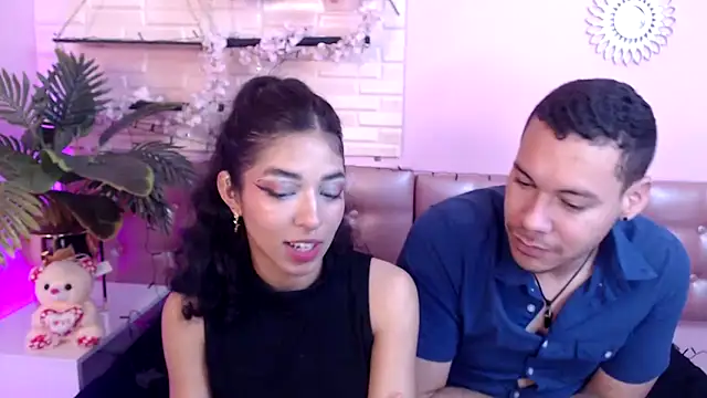 Aronandmoli69 webcam