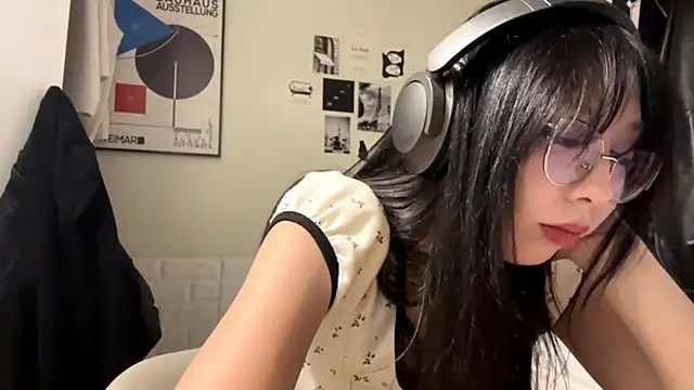 LeonoreCriger webcam