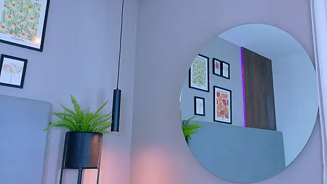 Darlyn_tenderhot__'s room