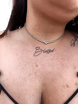 MissNyraSecret webcam