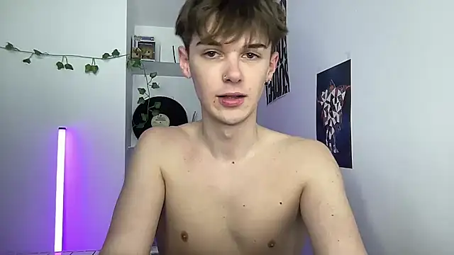 YourMilkyGuy webcam