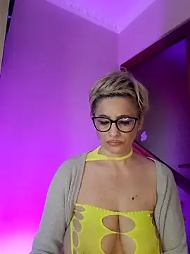 Webcam Model (LunaBlaise)  is live.Free join now!