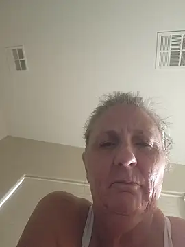 sultrysummer68 (F mature) - Get naked