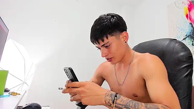 thebestboyhot (M twink) - surprise