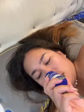 ponthip (Ask my age) - Show my tits