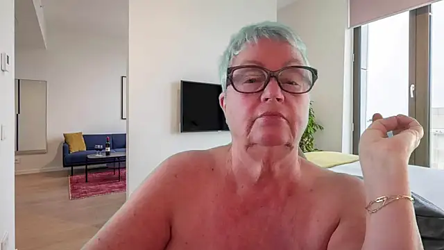 Mystery-Grandmother webcam