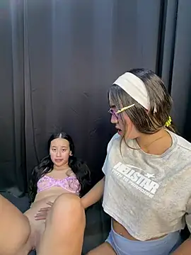  l0lita_emi chat room