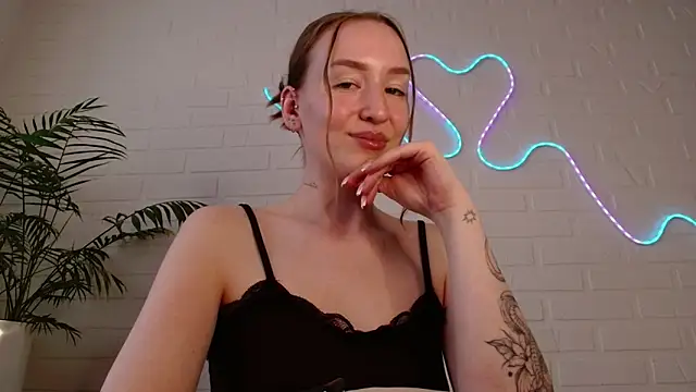 WhitePrincessLuna webcam