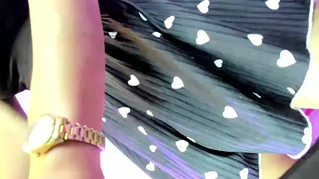 femininebiguncut webcam