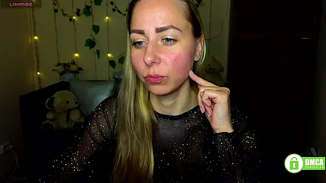 Alicewonderrmiss webcam