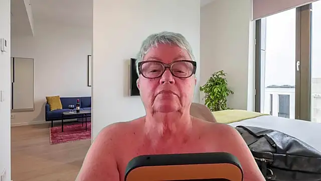 Mystery-Grandmother webcam